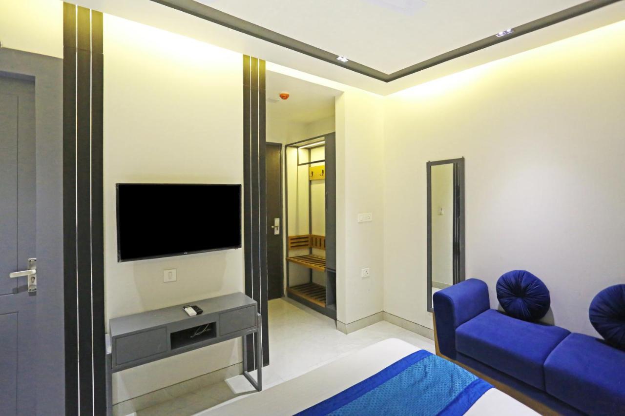 Hotel Apple Villa - Near Delhi Airport With Free Airport Transsfer Új-Delhi Kültér fotó