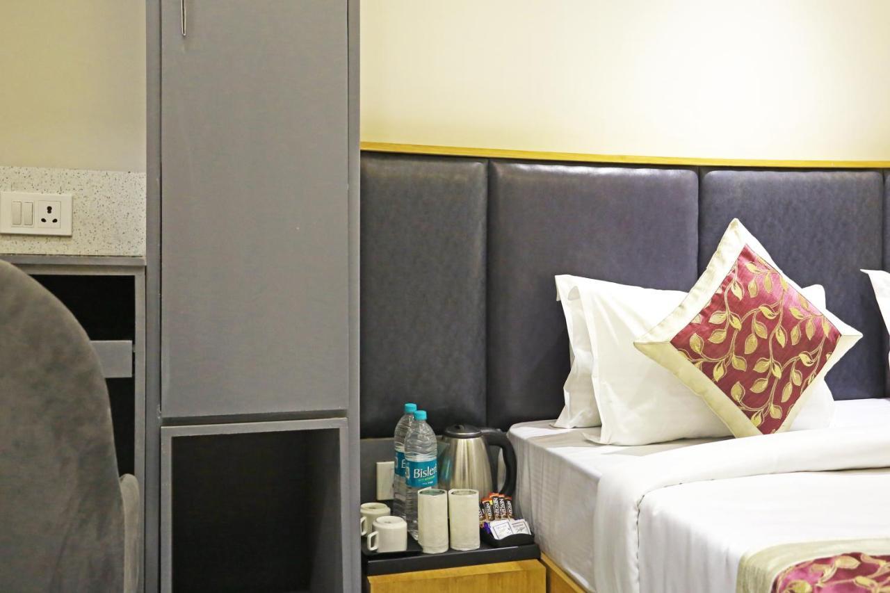 Hotel Apple Villa - Near Delhi Airport With Free Airport Transsfer Új-Delhi Kültér fotó